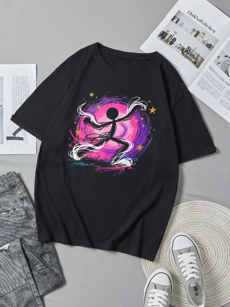 

Женская футболка из свободного хлопка с принтом фиолетового цвета с градиентом звездного неба и гуманоидным узором, подходит для весны и лета