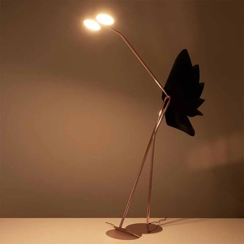 북유럽 포스트모던 메탈 스탠딩 램프 창의적인 개성 침실 서재 거실 소파 타조 모양 플로어 램프