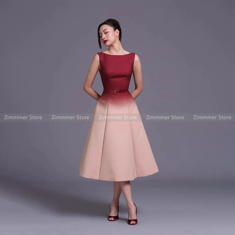 

Роскошное платье в стиле принцессы, с высоким воротом и V-образным вырезом