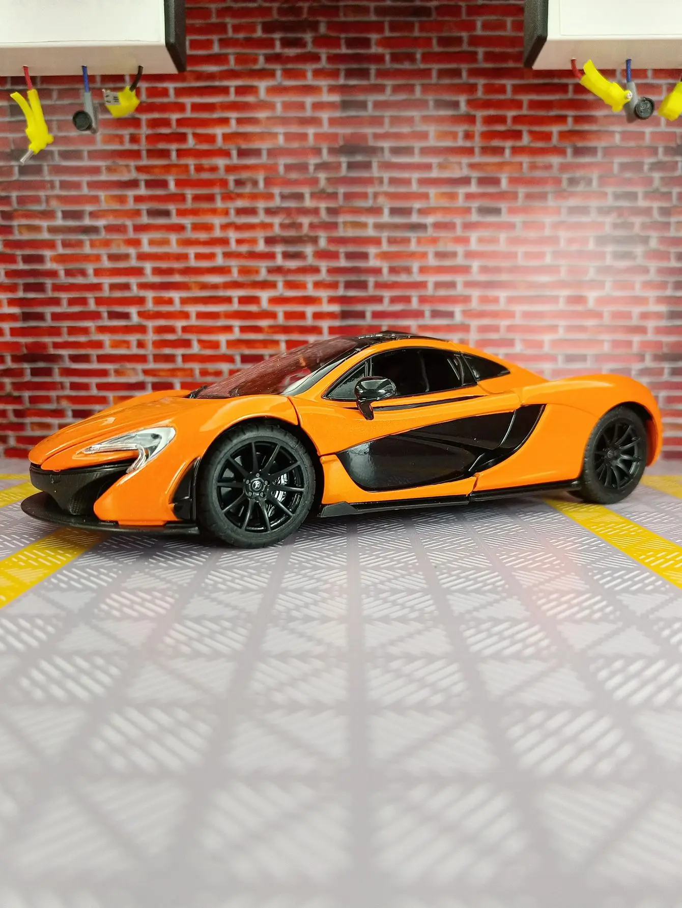 1/24 McLaren P1 Alloy Sports Car Model Diecast Metal Toy Racing Car SuperCar Model Collection High Simulation Toy Gift