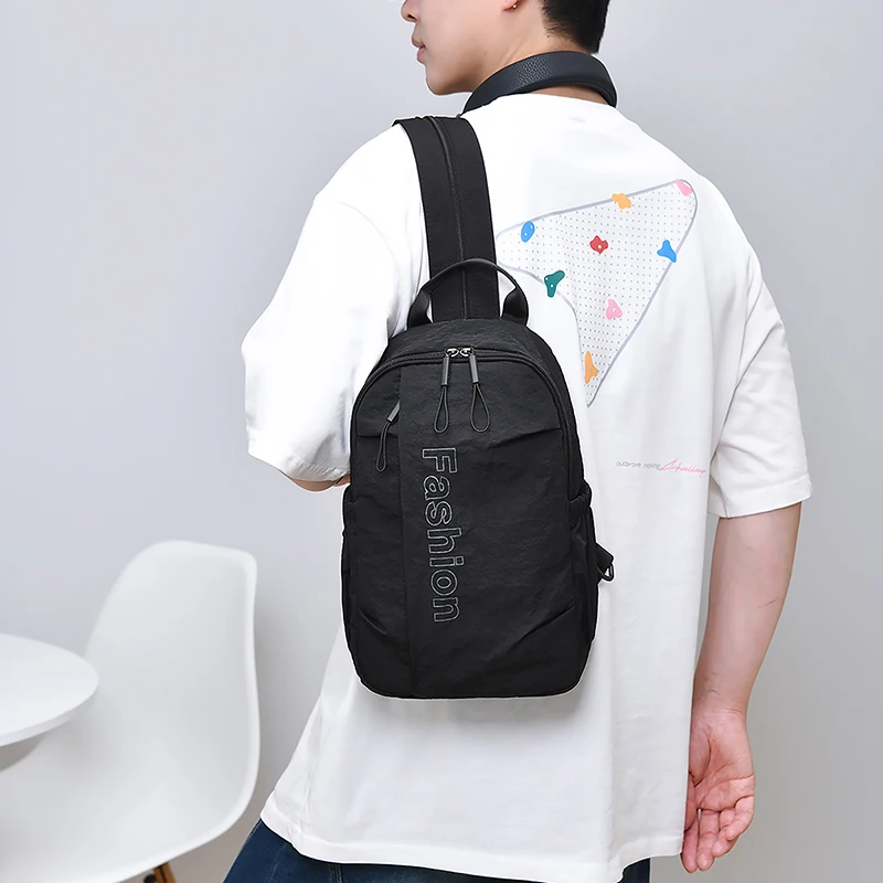 Leichte Herren-Umhängetasche, lässiger Brust-Rucksack, multifunktionaler Schulter-Crossbody-Tagesrucksack für Reisen, Wandern und Pendeln – Detail 15
