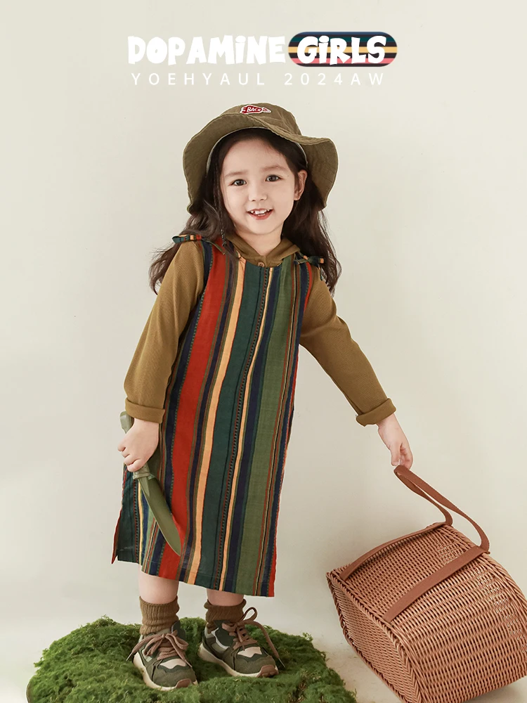 

Girl's Dark Red and Green Striped Camisole Dress 2024 Spring Cute Round Neck Sleeveless Dress Trend