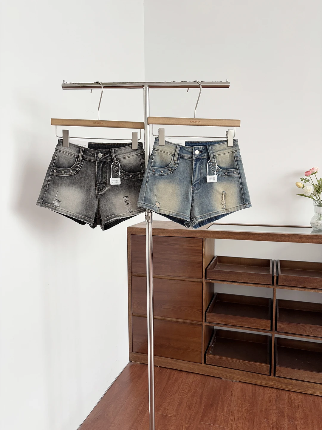 

Summer 2026 High Waist Wide Leg Jeans Shorts Women's Loose Fit Versatile Washed American Retro Spicy Girl Denim Shorts