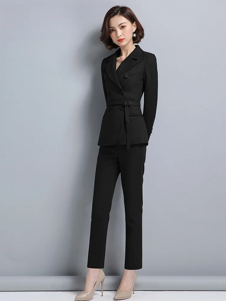 

Профессиональный черный костюм для женщин: модный деловой стиль, идеально подходит для работы в сфере недвижимости, собеседований и офисной работы.