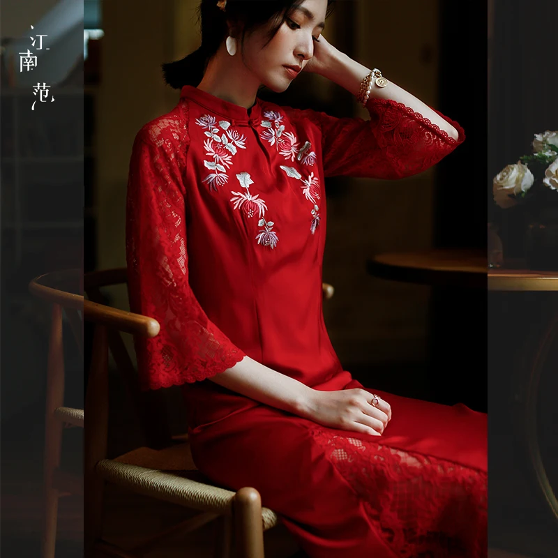 

Шёлковое платье-ципао из улучшенного шелка «Фангфэн» красного цвета для молодых женщин, для свадебных торжеств и церемоний.