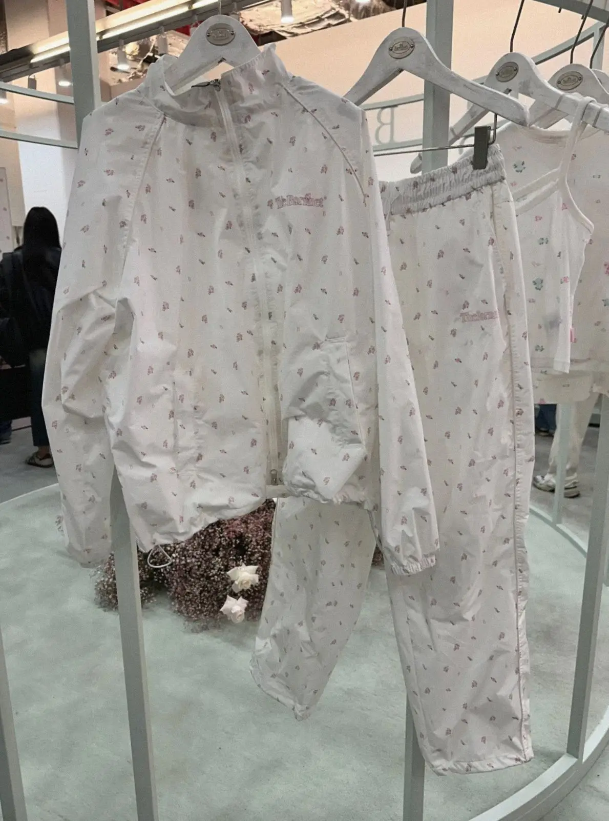 

Spring 2025 Women's Casual Lightweight Floral Sportswear Set Long Sve Zipper Closure Polyester Fiber Long Pants Faion Set