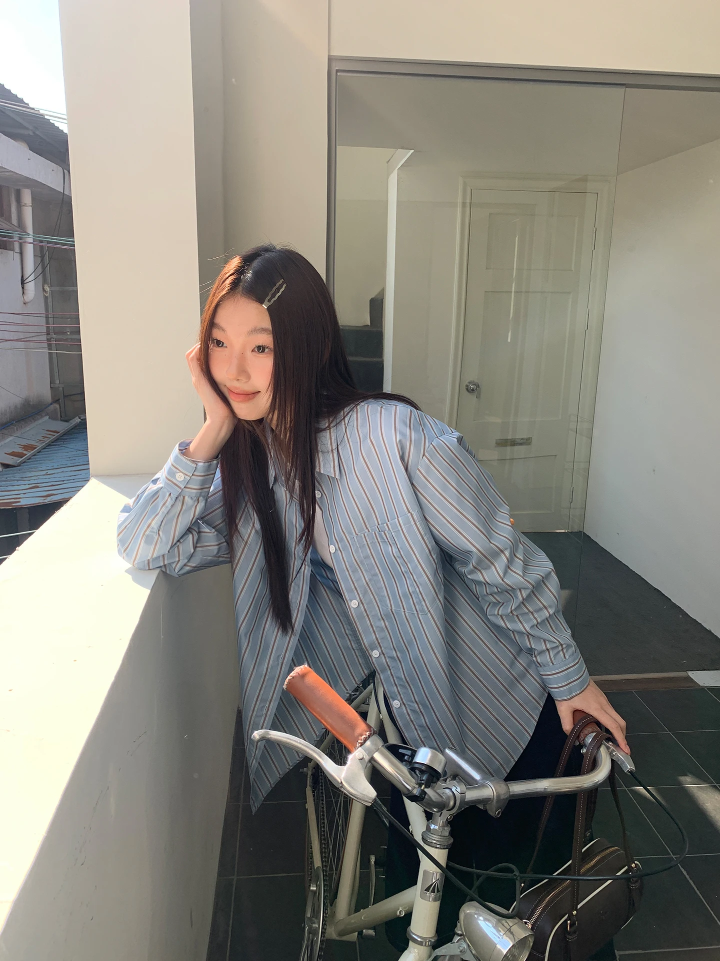 

Женская повседневная полосатая рубашка с длинным рукавом, свободного кроя, весенняя новинка, сине-белая, в стиле колор-блок, стройнящий топ