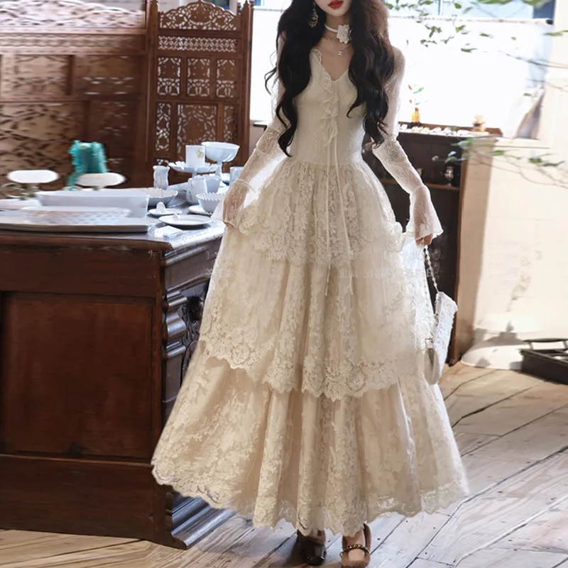 Vestido de Noiva Vintage Elegante Estilo Lolita com Saia em Camadas de Renda Francesa, Decote em V e Bordados Pesados para Noivas de Luxo