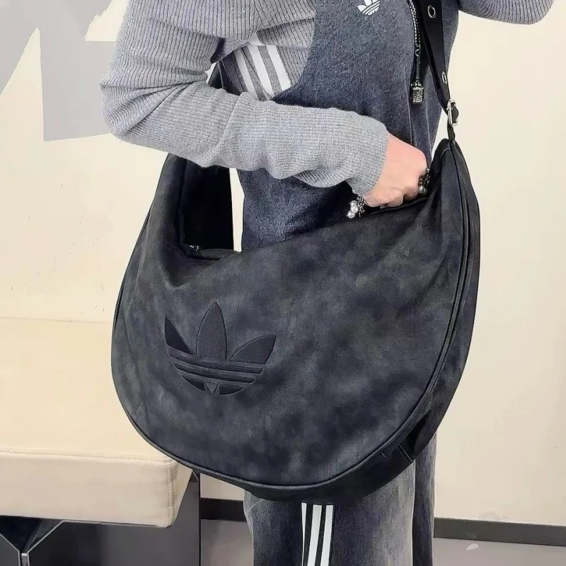 Adidas MOON PU rivet decoration, adjustable shoulder strap, polyurethane, single-shoulder bag, cross-body bag, unisex, blaKS6911