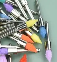 

100 шт., щетки для полировки зубов, одноразовая защелка, смешанный цвет, используемые для удаления пятен и полировки