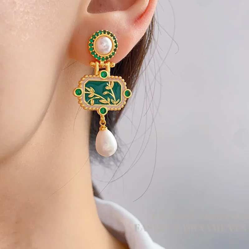 Fashion Jewelry Vintage Temperament Green Dangle Earrings For Women Female Gifts Delicate Design Ear Accessories Hot Selling