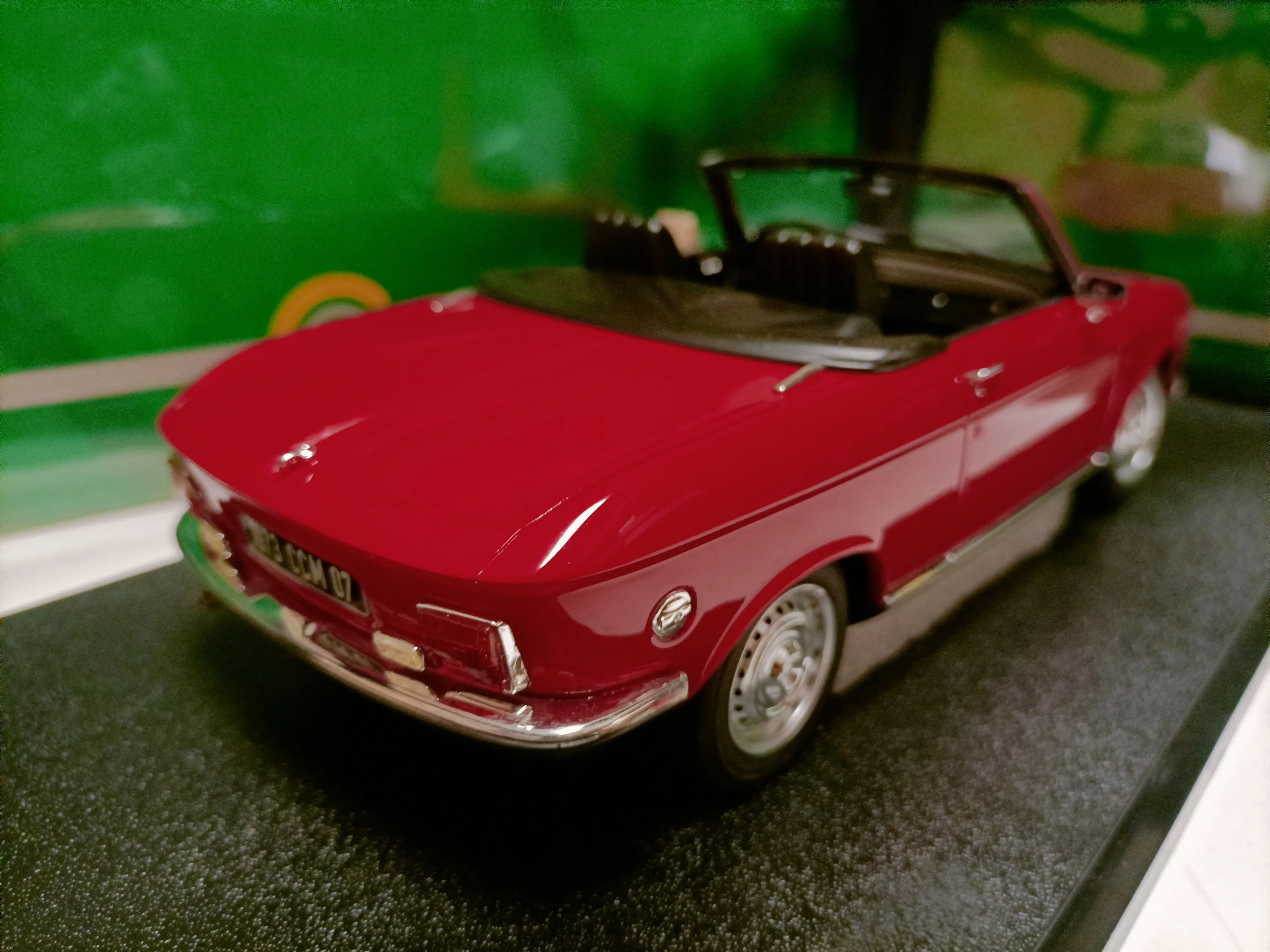 Cult 1:18 304 Cabrio 1973 Red Simulation Limited Edition Resin Metal Static Car Model Toy Gift