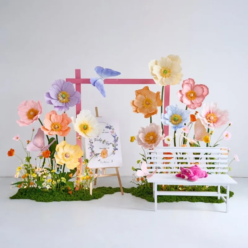 wedding arrangement giant hand-kneaded paper beauty Chen landscaping butterfly Internet celebrity clock in background