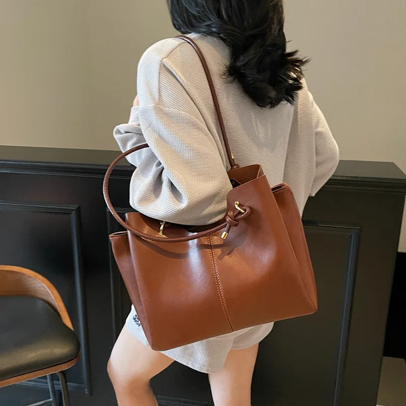 

Просторная большая сумка, нишевая сумка на плечо для женщин, весенне-летняя сумка подмышки, минималистичная сумка «день-ночь», винтажная пригородная сумка ​