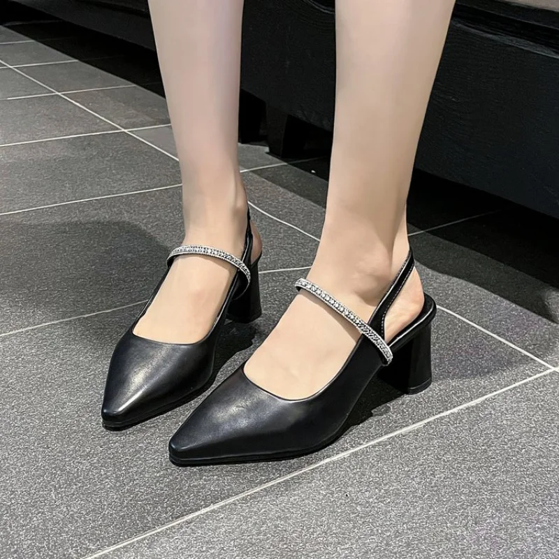 Unique style high-heeled shoes paired with a skirt, closed-toe chunky heel sandals 2026 French-style girls' shoes