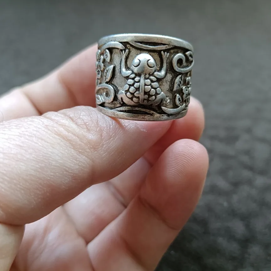 Antique Silver Relief Squirrel Flower Leaf Wide Ring Vintage Oriental Ethnic Stackable Daily Accessory