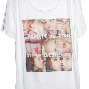 Kissing GIRLS Hot  Graphic DESIGNER T-Shirt