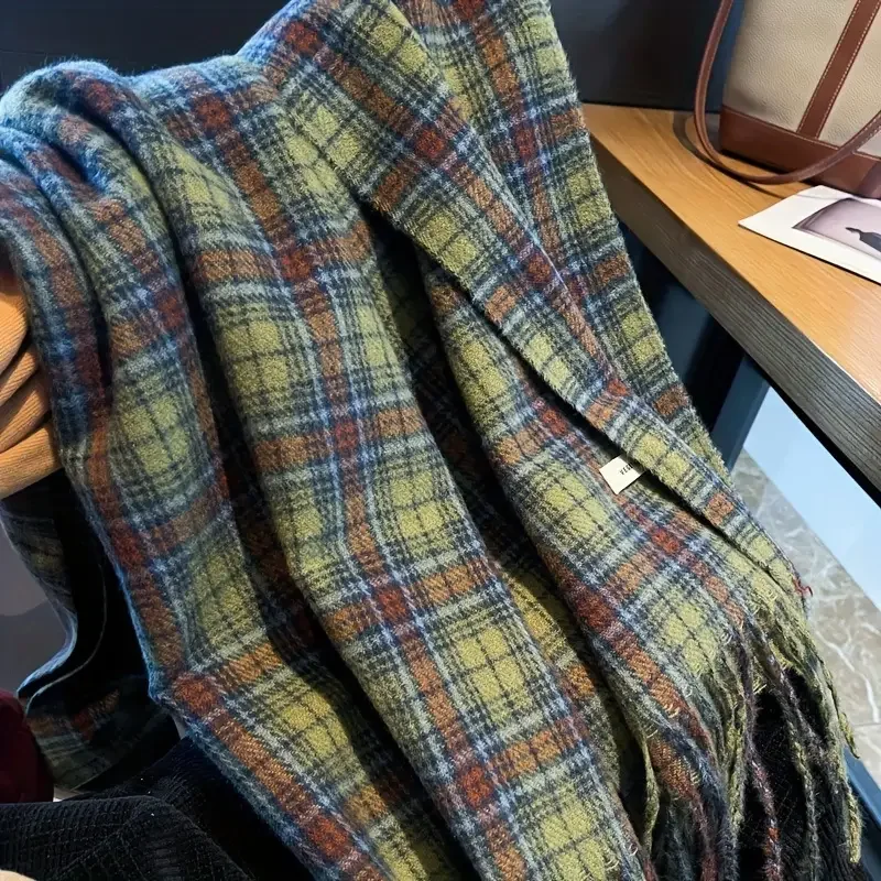

Vintage green plaid scarf, women's autumn and winter versatile, high-end, warm shawl and neckerchief
