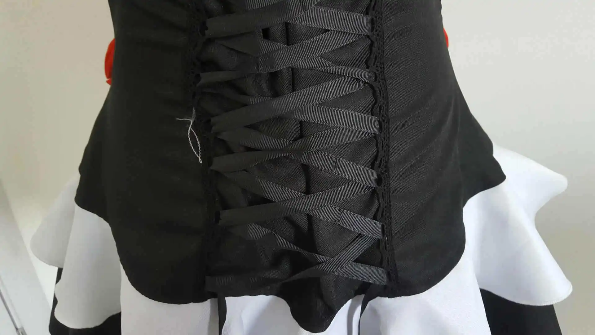 زي تنكري للنساء على شكل ملكة مصاصة الدماء لعيد الهالوين، زي مصاص الدماء كولو سيباسي من سلسلة 'الصعود اللانهائي'، زي صيني تقليدي