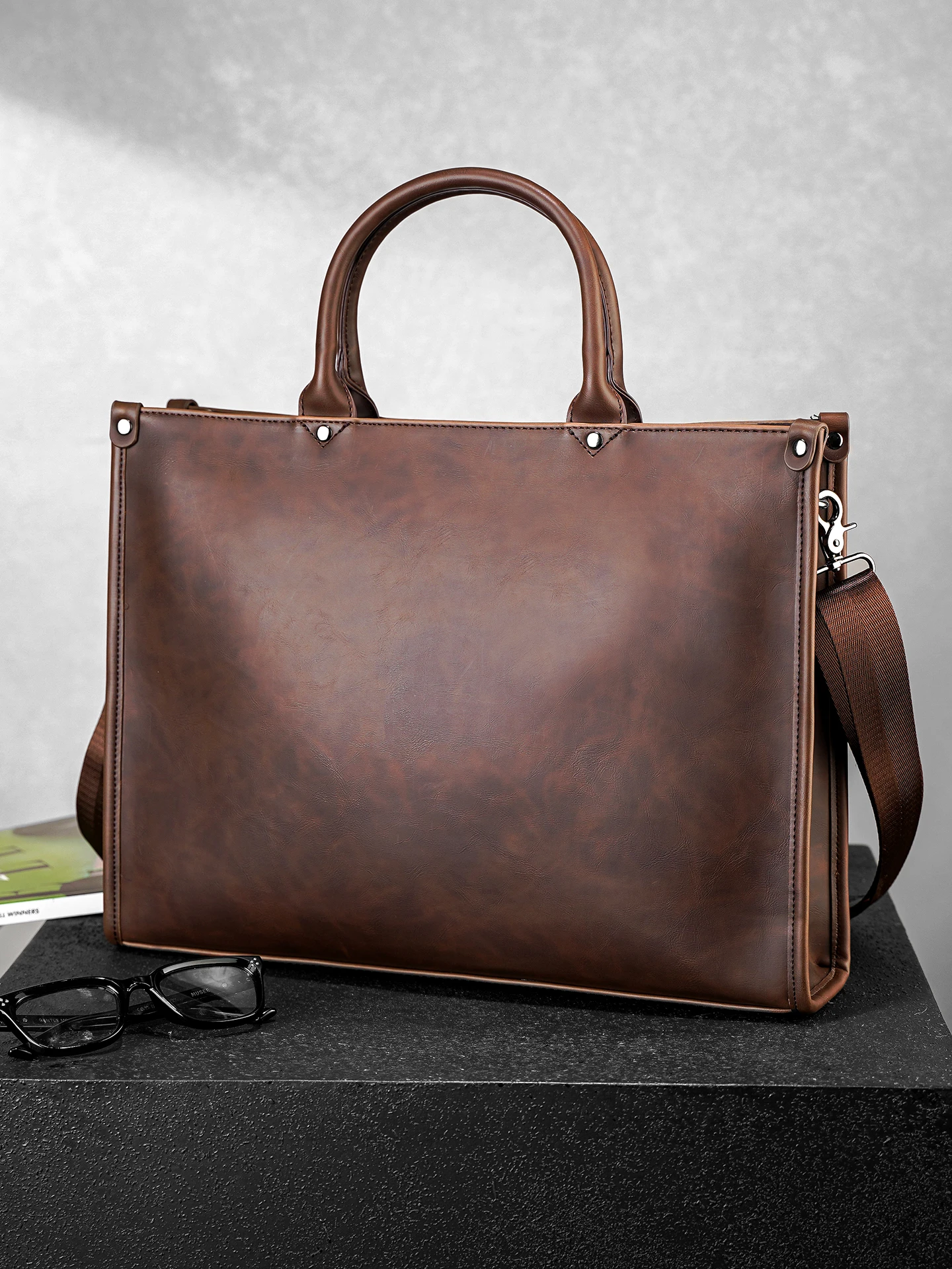 Retro Commuter Men's Handbag Lightweight Business Computer File Bag Travel Meeting Shoulder Bag Crossbody Bag for Youth