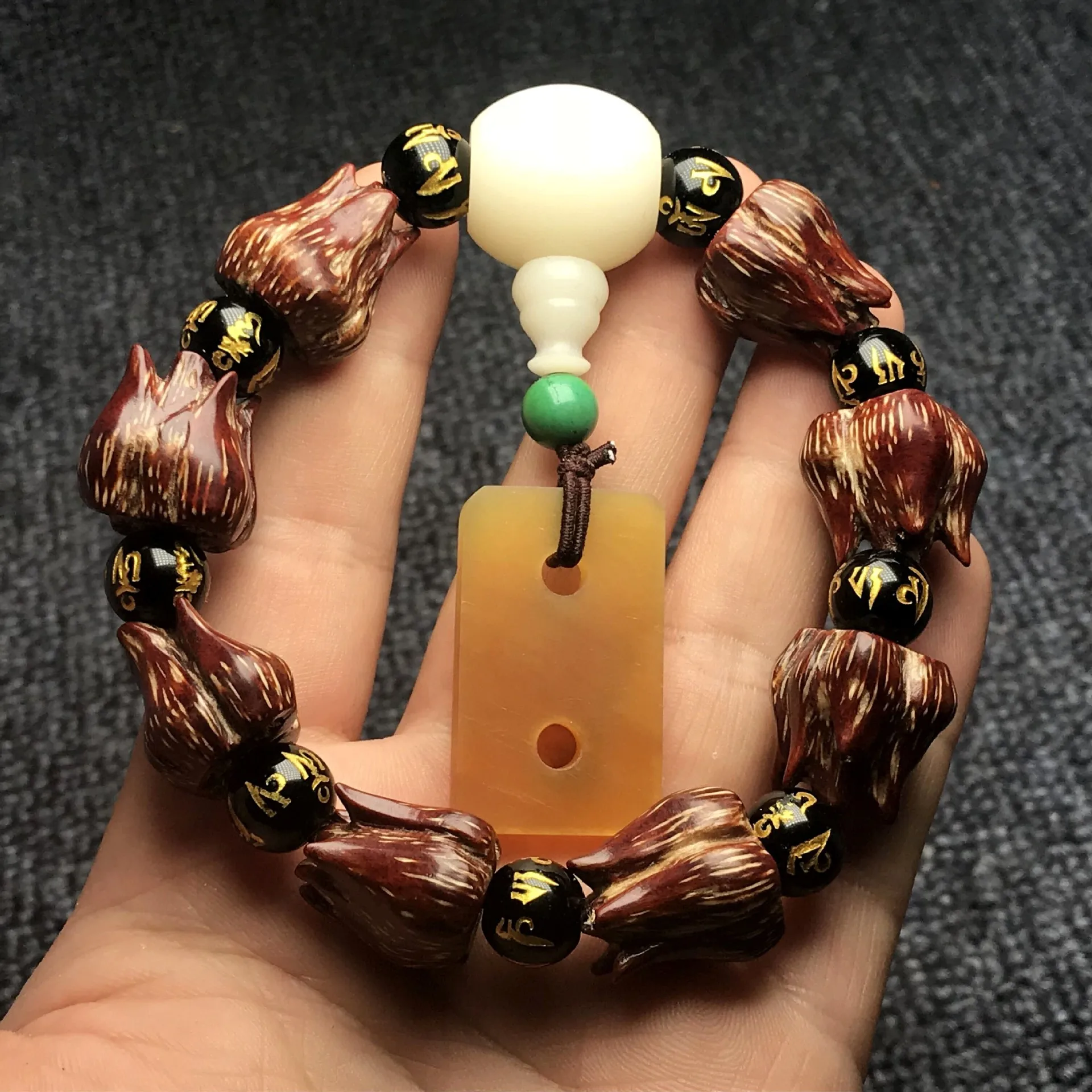 

Blood Lotus Bodhi Seeds OM Mani Padme Hum Beads Atural Ram's Horn Pendant Tibetan Buddhism Amulet Men and Women Bracelet