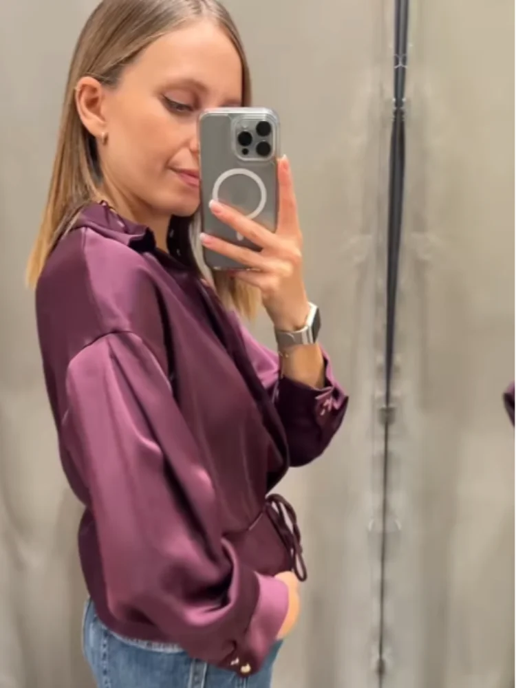 Eleganckie jesienne bluzki damskie, codzienne bluzki z dekoltem w serek, zapinane na guziki, pulowery, topy, satynowe bluzki sznurowane, nowa moda damska 2025.