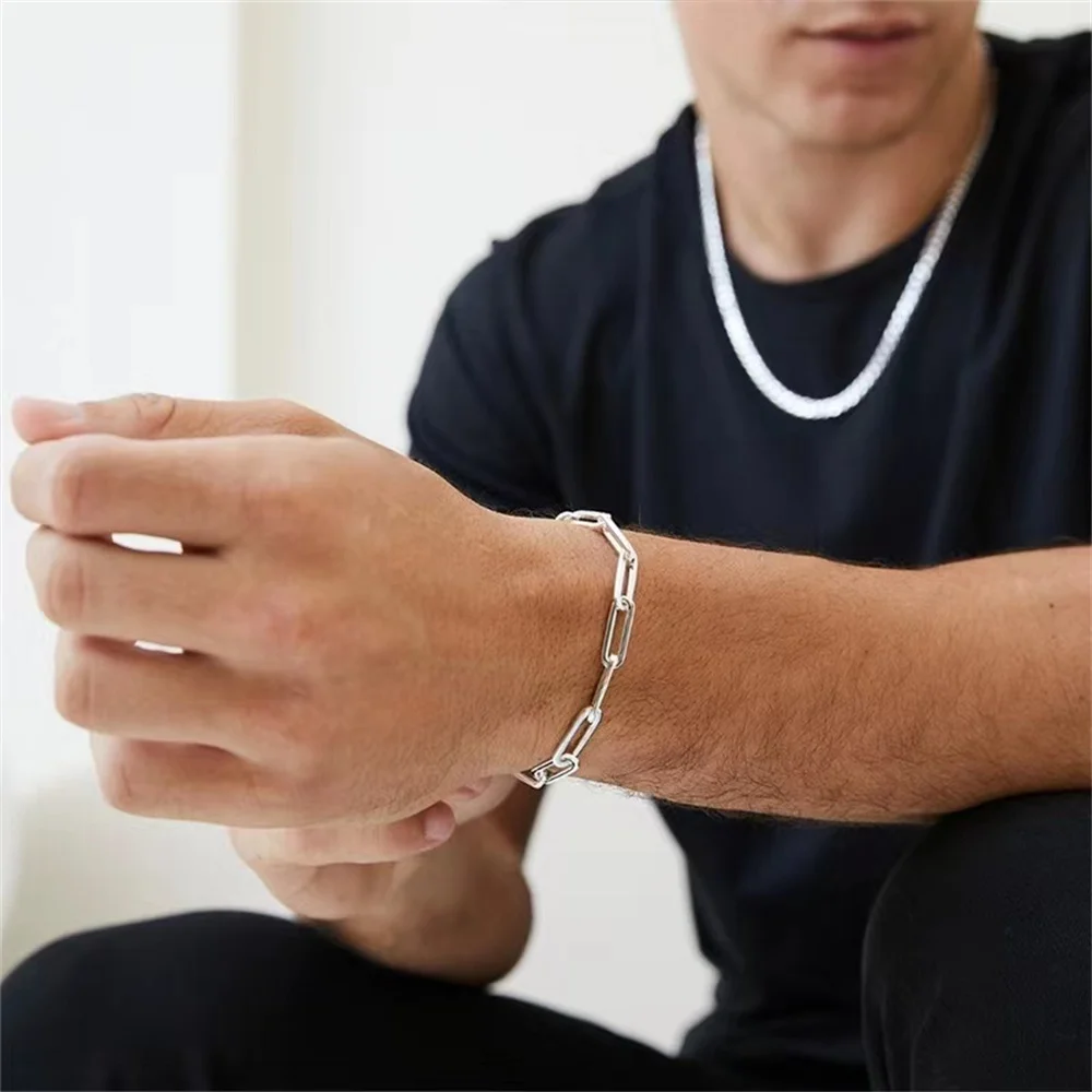 Goldfarbenes Edelstahl-Kreuzkettenarmband, einfaches Herren-Paperclip-Armband, trendiges Schmuckarmband für Damen-Accessoires. – Detail 3