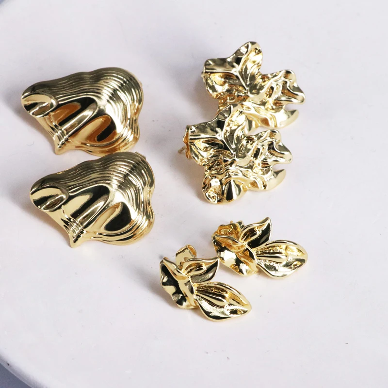 Trendy Irregular Gold Color Stud Earrings Simply Cute Metallic Geometric Wrinkled Small Stud Earrings for Women Jewelry Gifts