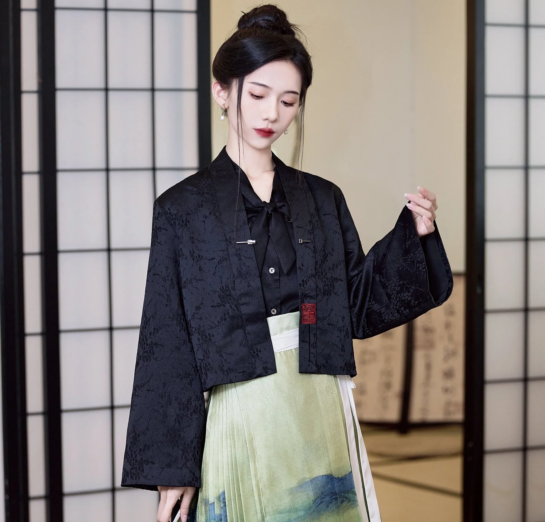 New Chinese Style Embroidered Black Versatile Top with Thousand Miles of Mountains And Rivers Pattern Matching  Tails Skirt
