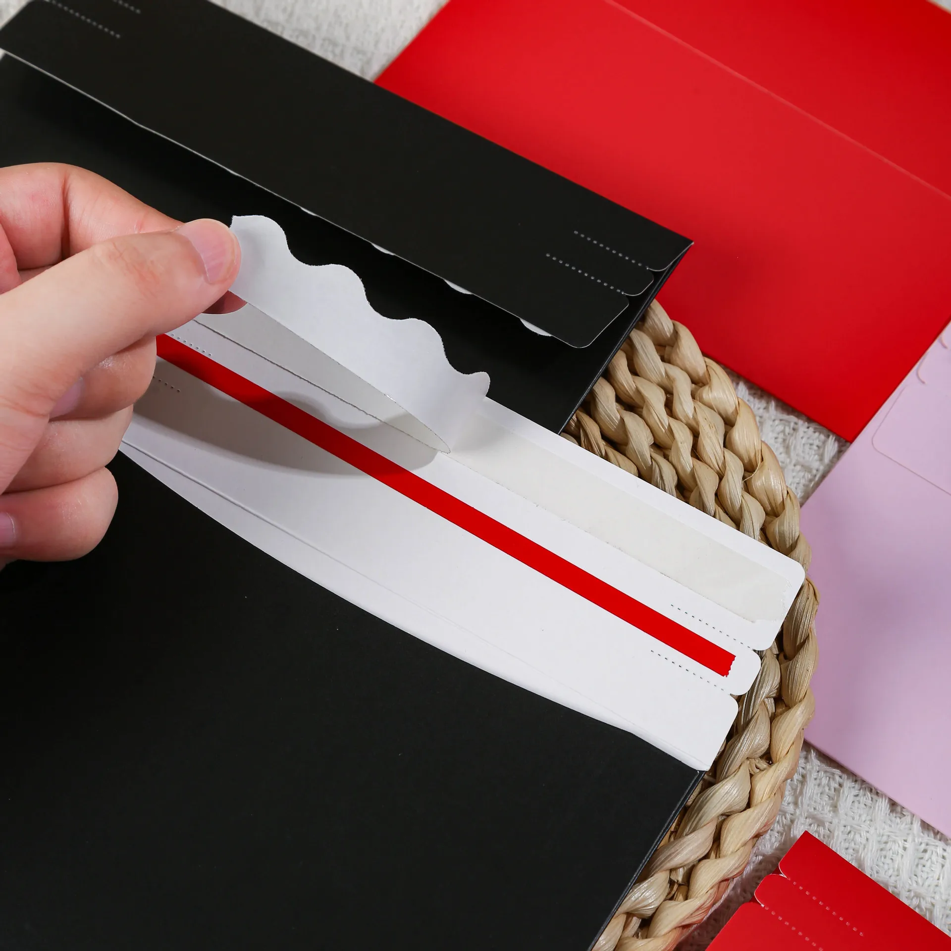 50pcs Envelope 17.5x12.5cm Postcards Message 250g Kraft Paper Autohesion Invitations Business Letters Express File Storage Bag