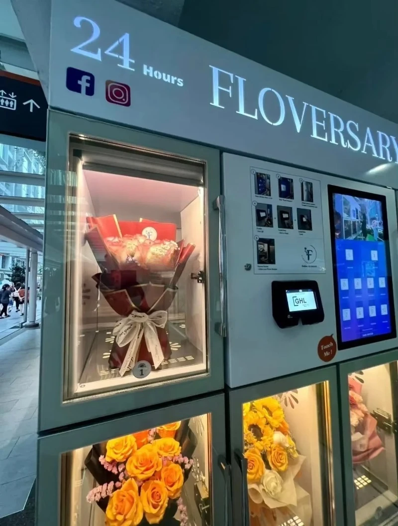 آلة بيع الزهور الطازجة ذات الخزانة الأوتوماتيكية بالكامل الذكية مع نظام تبريد لباقات الورد في مركز التسوق