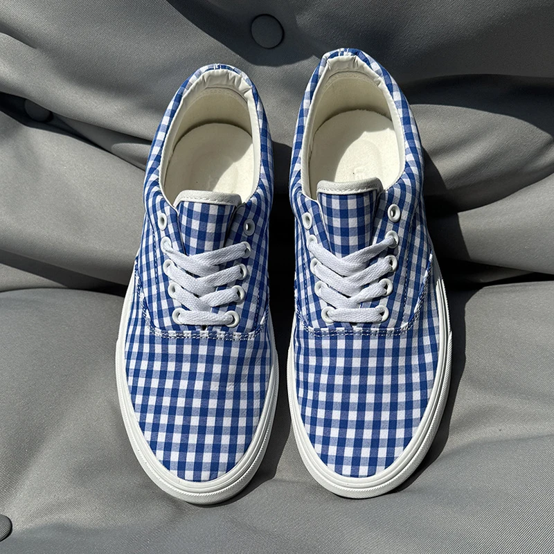 Blue checkered low cut classic board shoes for both men and women, suitable for couples with sports trends, versatile and breath