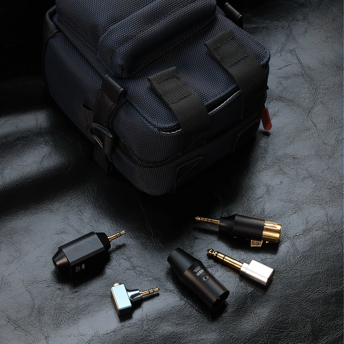 DD peralatan adaptor semua dalam satu ddHiFi untuk pameran, menampilkan XLR44B, XLR44C, DJ44C, DJ65A, DJ65M Adapter dan C2022 casing bawaan