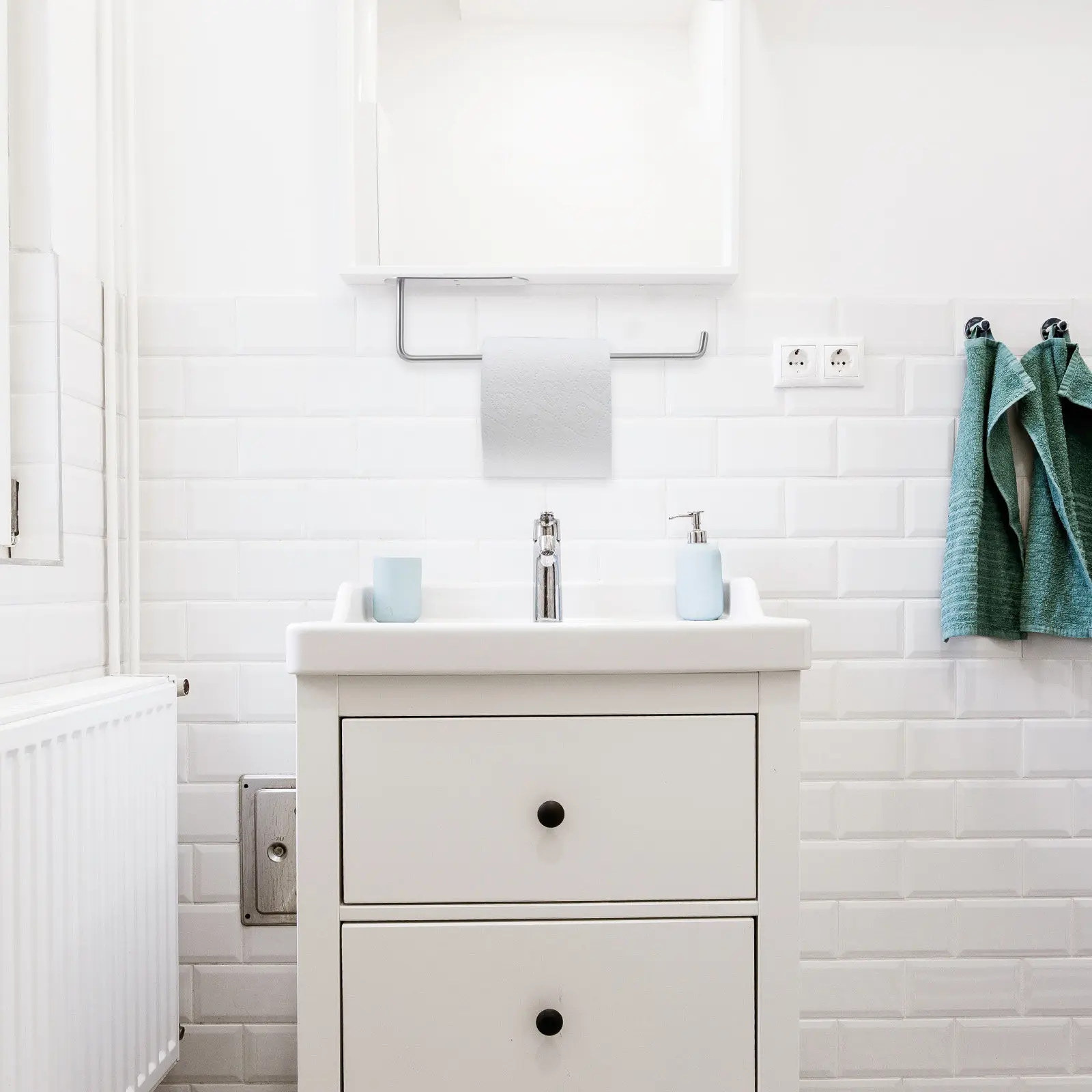 

Stainless Steel Punch Free Toilet Roll Paper Holder Wall Mount Tissue Organizer Storage Rack for Bathroom Kitchen Bedroom