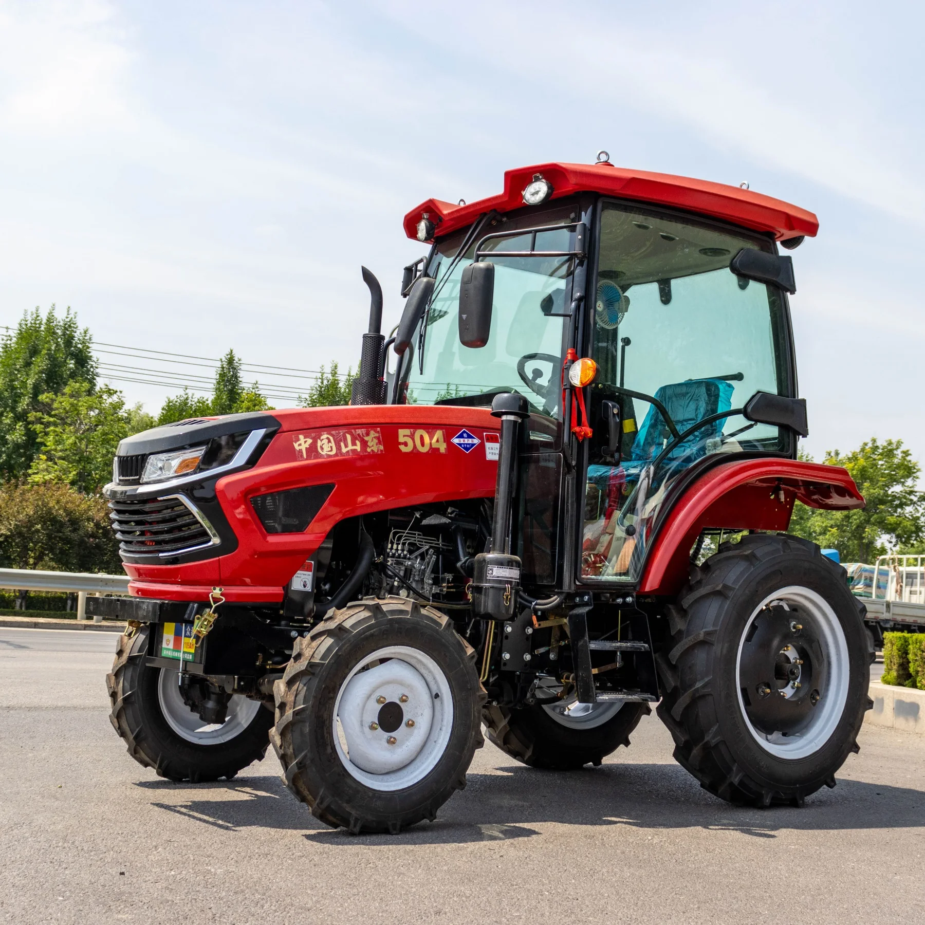 جرار مزود بمحمل أمامي وجرار حفار للمصنع