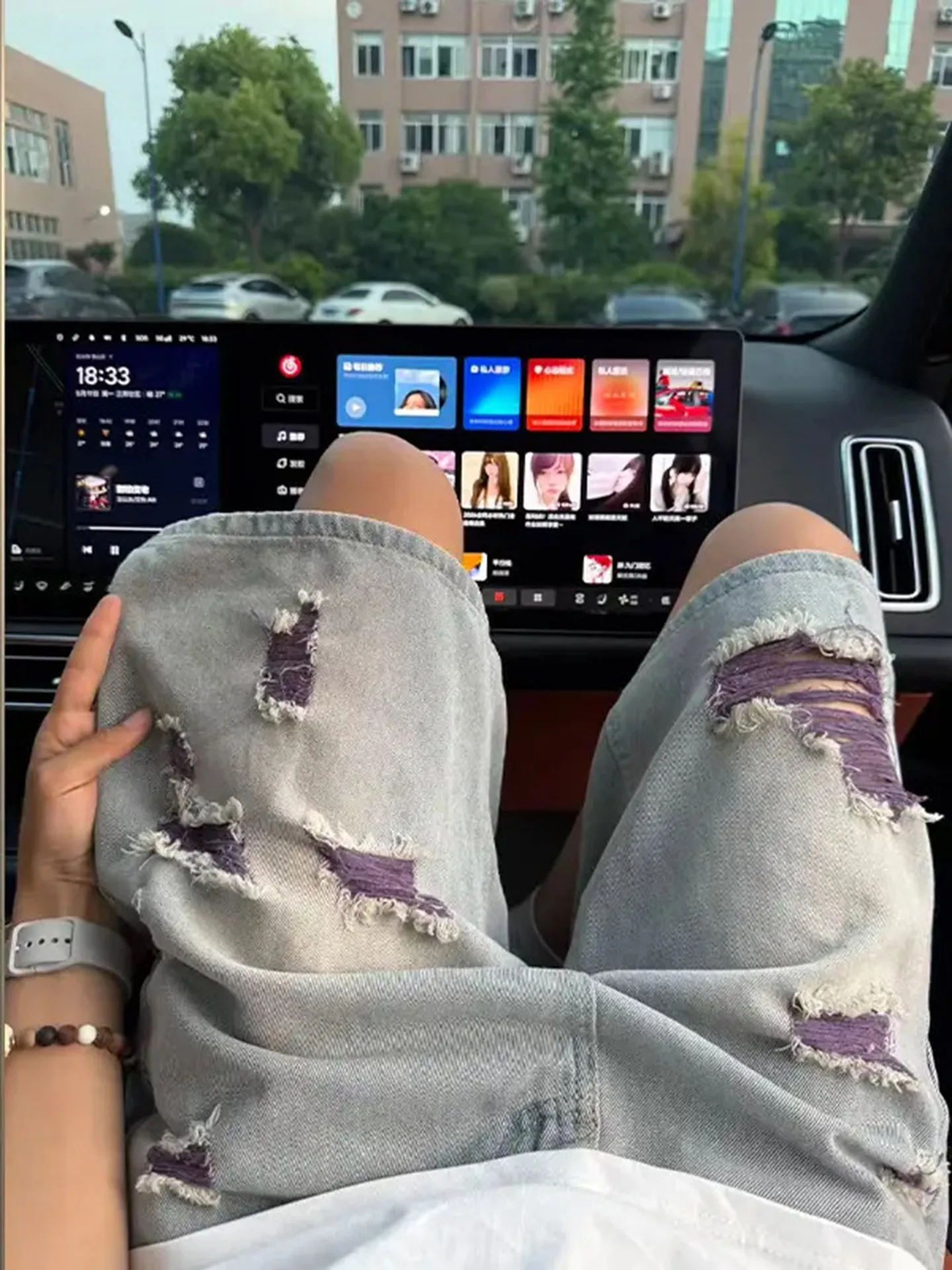Vintage Contrast Color Hole Denim Shorts Men Summer Thin American High Street Five-Part Design Sense Poor Man's Pants