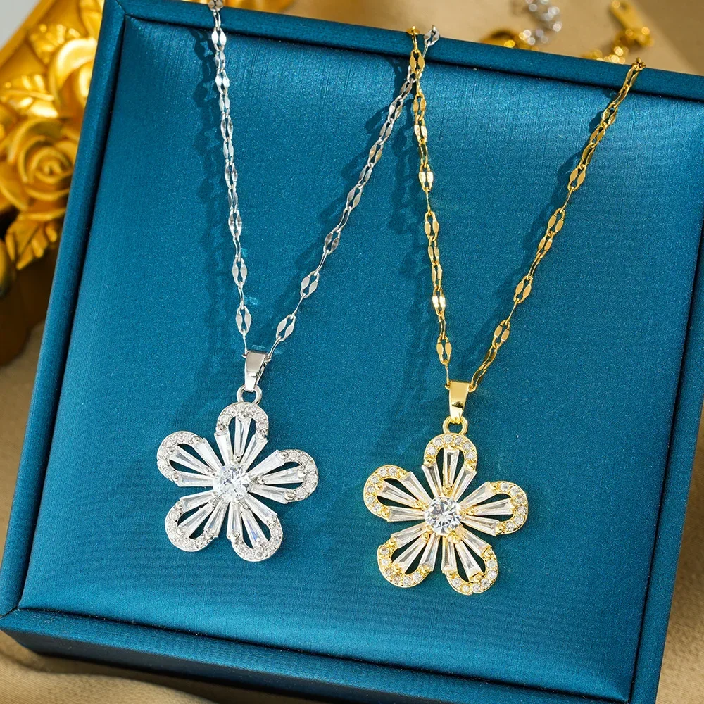 Titanium steel necklace is a fashionable and versatile light luxury floral accessory for women