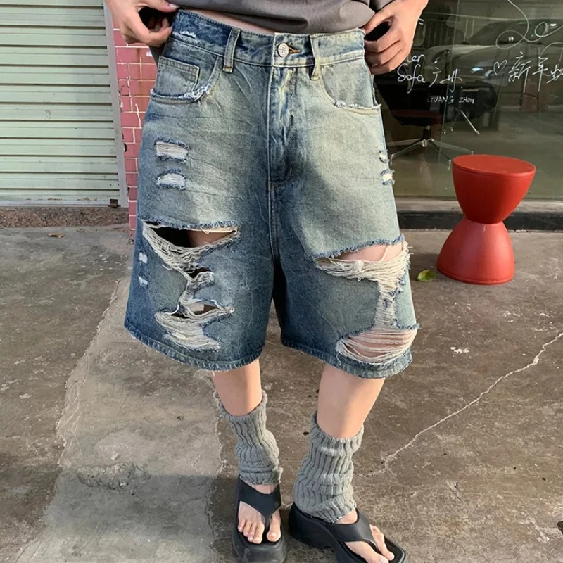 

Джинсы с дырками, женские широкие брюки длиной до колена, рваные прямые шорты со средней талией для мам, потертые потертые шорты, лето 2025, уличная одежда, джинсы