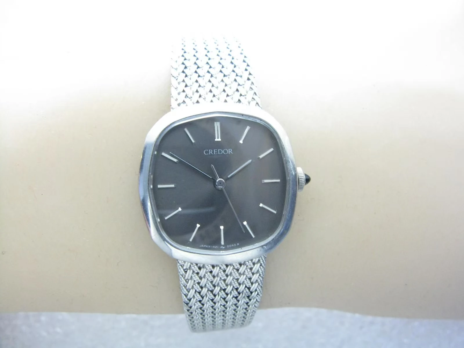 Женские часы Quartz Grey 1995 года выпуска (общая длина 18 см)