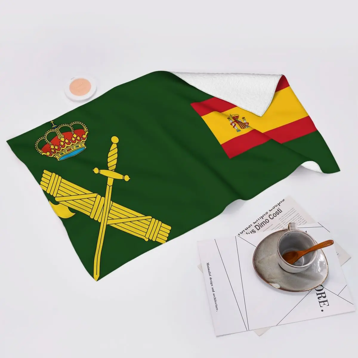 

Пользовательский флаг Испании плюс эмблема Гражданская гвардия Мягкое полотенце для лица Быстросохнущее хлопковое полотенце для бассейна и ванны Абсорбент