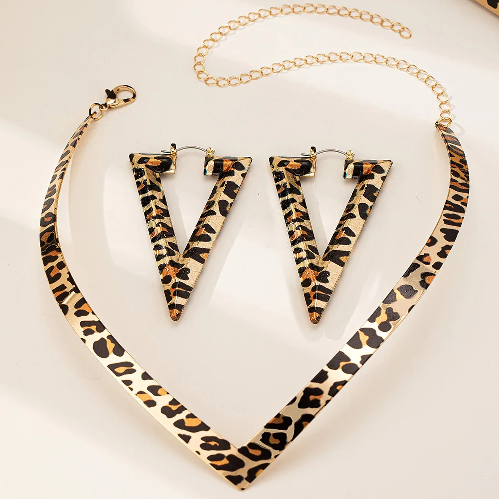 

Trendy New Geometric V-shaped Collar Earring Necklace for Women Exaggerated Sexy Personality Fashion Jewelry Set