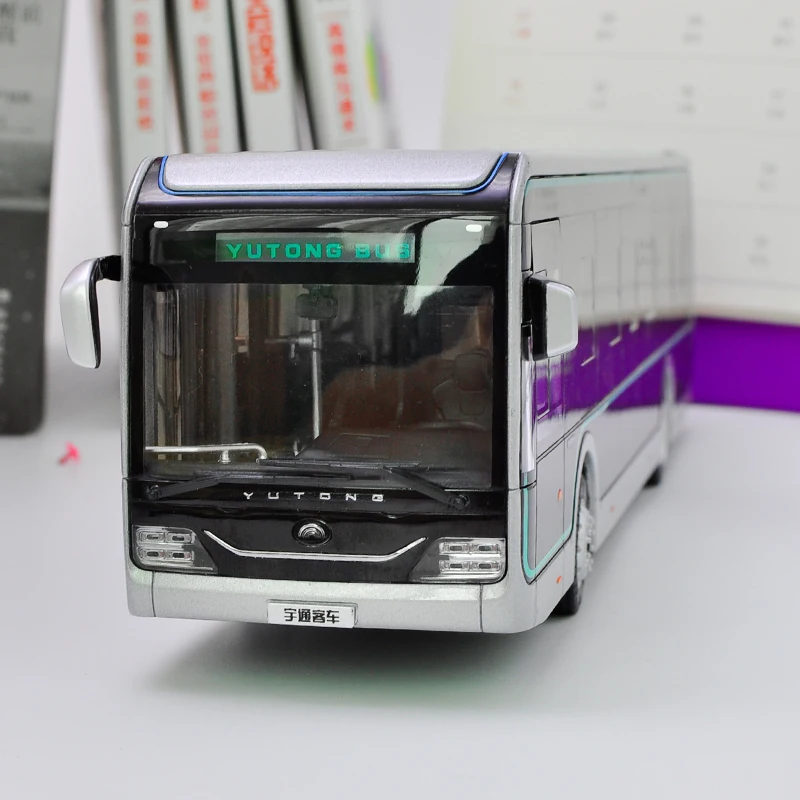 Die Casting 1:42 Scale Yutong U12 Black King Kong Pure Electric Bus Simulation Alloy Static Model Child Hobby Toy Gift Display