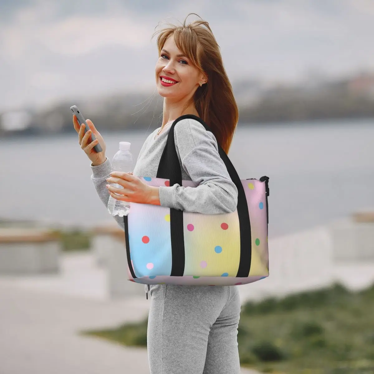 Рисунок 6 - Красочная дорожная сумка в горошек