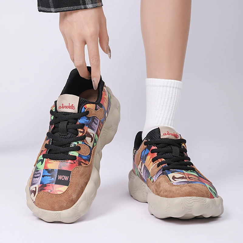 

Fashionable Casual Couple Bread Shoes New 36-45 Size Range Comfortable Footwear for Men And Women