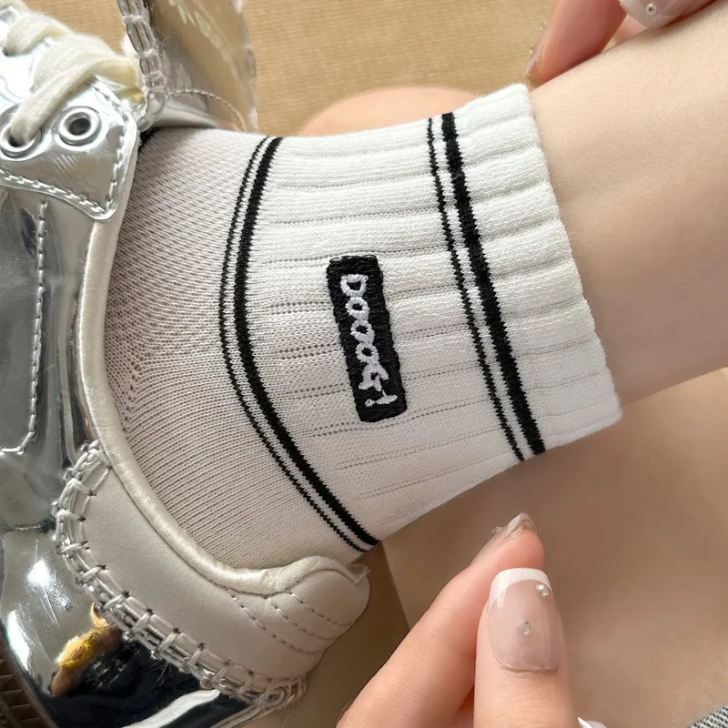 

Женские носки с вышивкой, дышащие влагоотводящие короткие носки из хлопковой сетки, летний тонкий стиль, студенческий стиль, эластичный спорт