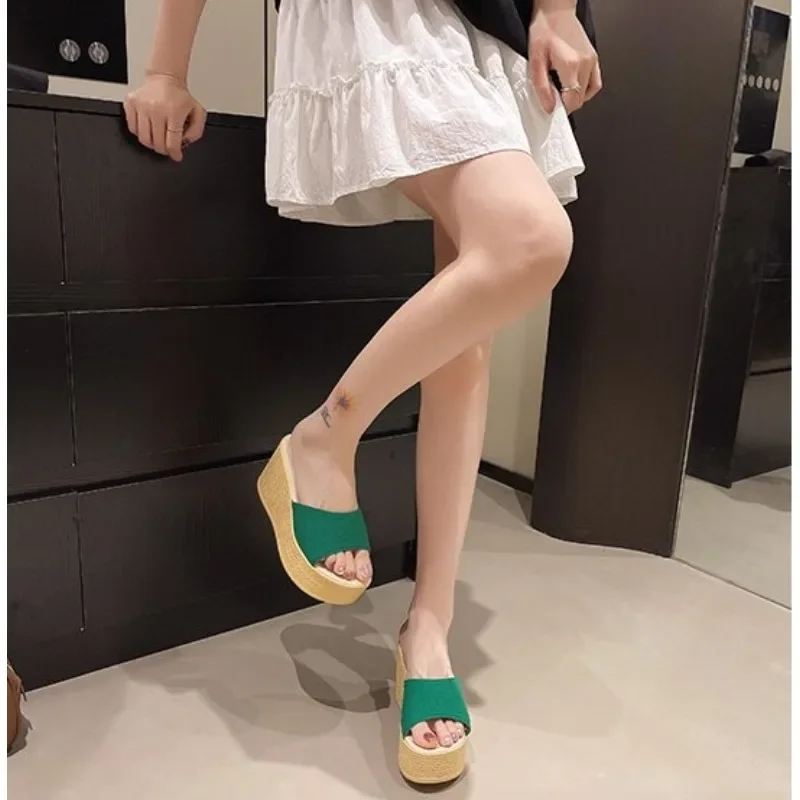 

New style women's plus-size sandals - fashionable black wedge platform shoes- open-toe casual thick-soled beach high heels