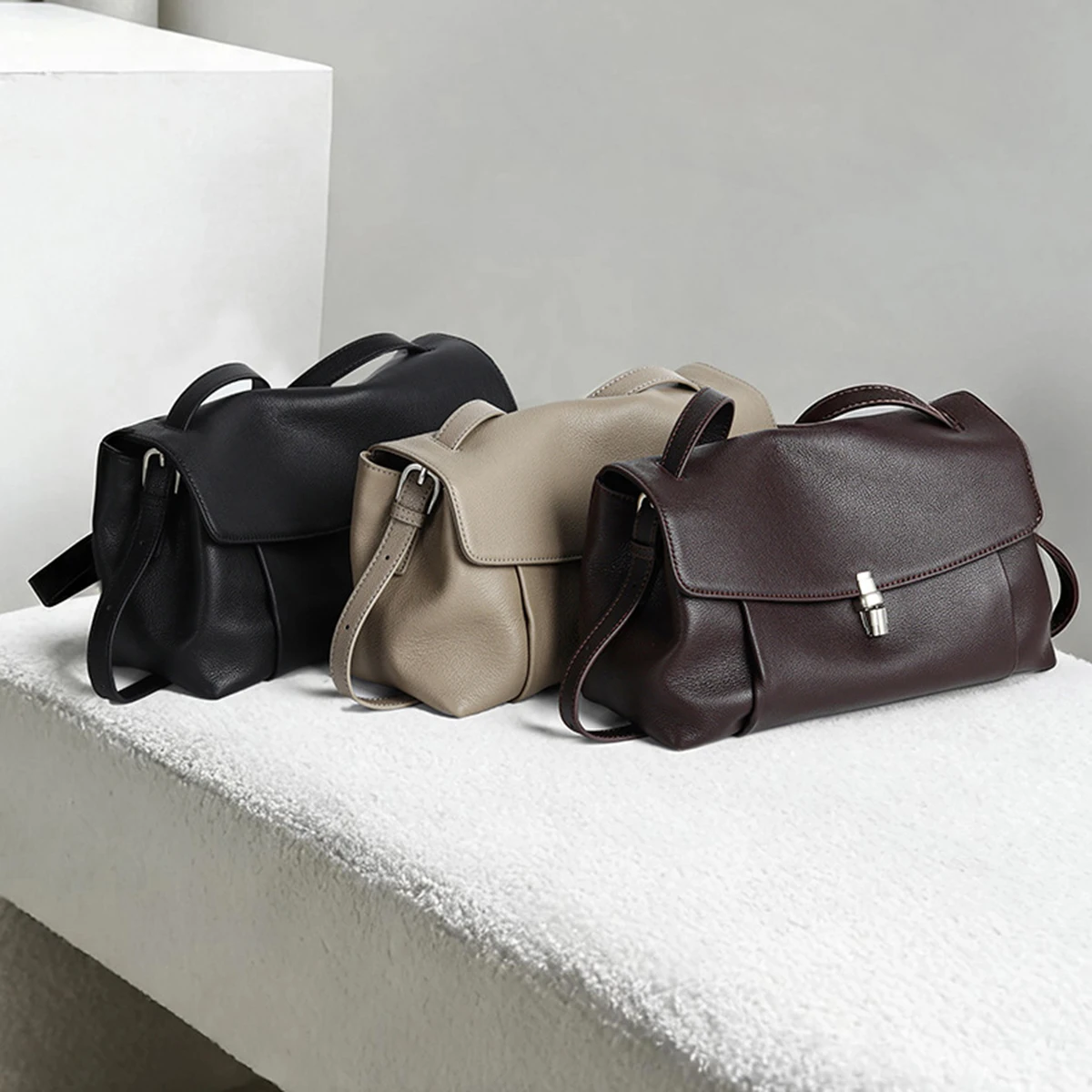 New Womens Handbag Fashion Top-Grade Cowhide Leather Shoulder Bag Large Capacity Commuter Soft Genuine Leather Crossbody Bag