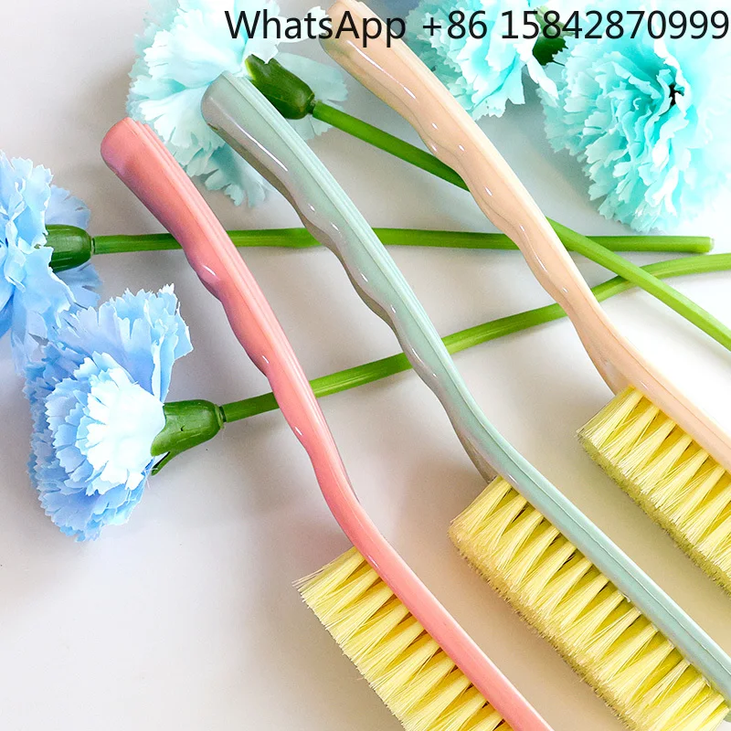 Multifunctional soft bristle brush thickened and lengthened