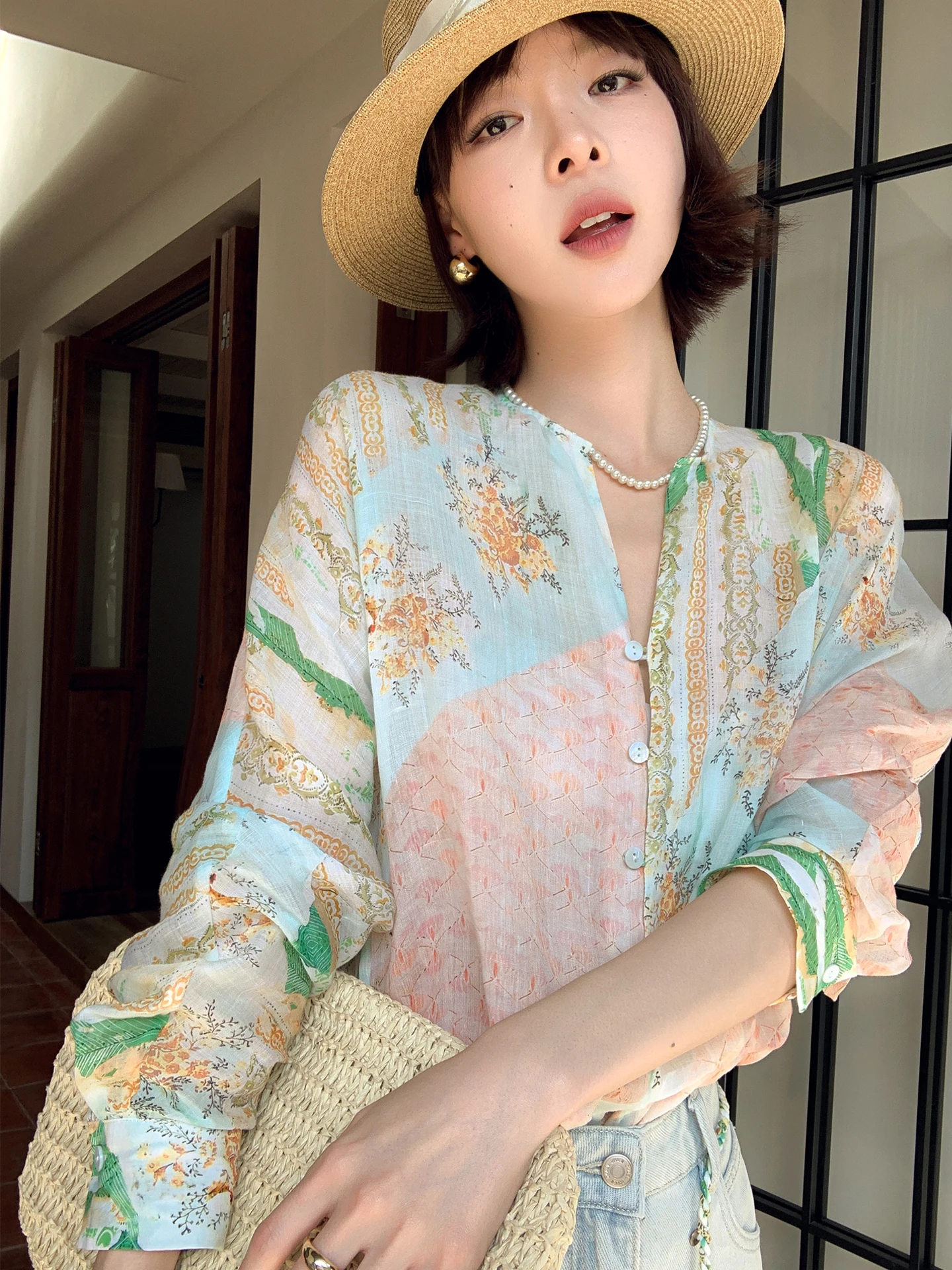 

Женская свободная рубашка из 100% льна с длинным рукавом и V-образным вырезом, с цветочным принтом, для летнего отдыха, в стиле Lazy Style, приятная к телу, дышащая