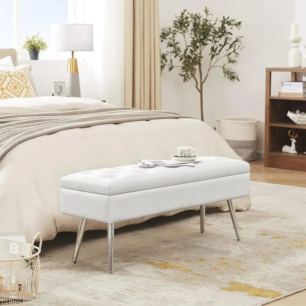 Weiße Ottomane-Bank für 40-Schlafzimmer mit getuftetem PU-Leder und Metallbeinen